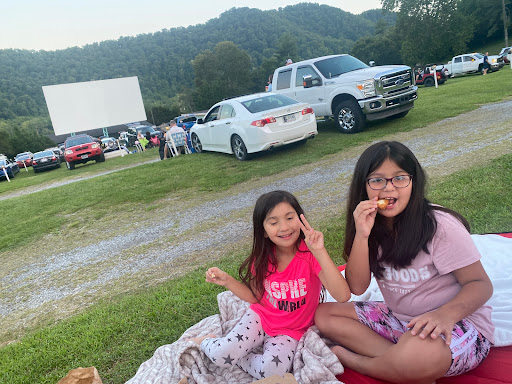 Drive-in Movie Theater «Twin City Drive-In Theatre», reviews and photos, 2512 Volunteer Pkwy, Bristol, TN 37620, USA