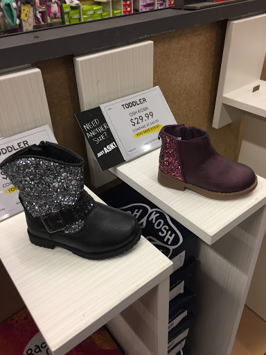 Shoe Store «DSW Designer Shoe Warehouse», reviews and photos, 15001 Potomac Town Pl #120, Woodbridge, VA 22192, USA
