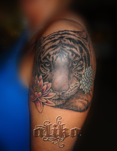 Tattoo Shop «Black Pearl Tattoo Studio & Gallery», reviews and photos, 509 Main St, Hyannis, MA 02601, USA