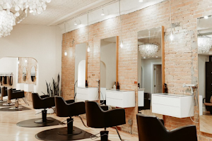 Wave Hair Extension Lounge image