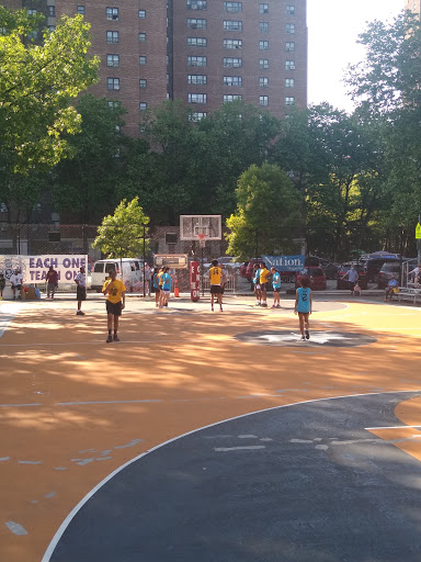 Park «Holcombe Rucker Park», reviews and photos, 280 W 155th St, New York, NY 10039, USA