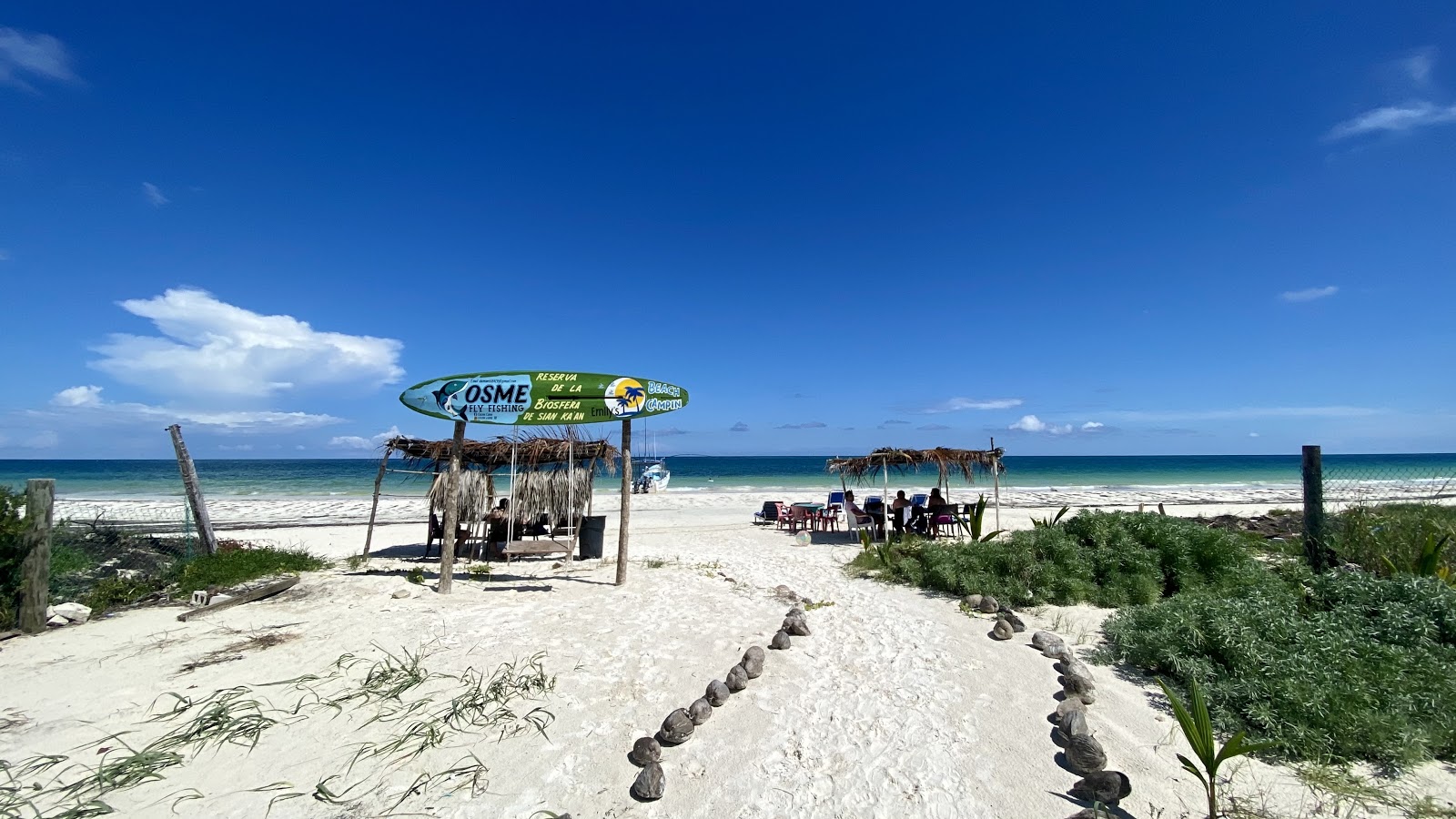 Φωτογραφία του Casa Maya Kaan με φωτεινή άμμος επιφάνεια