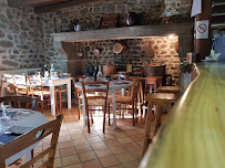 Atmosphère du Restaurant français Auberge du Cocher à Vazeilles-Limandre - n°1