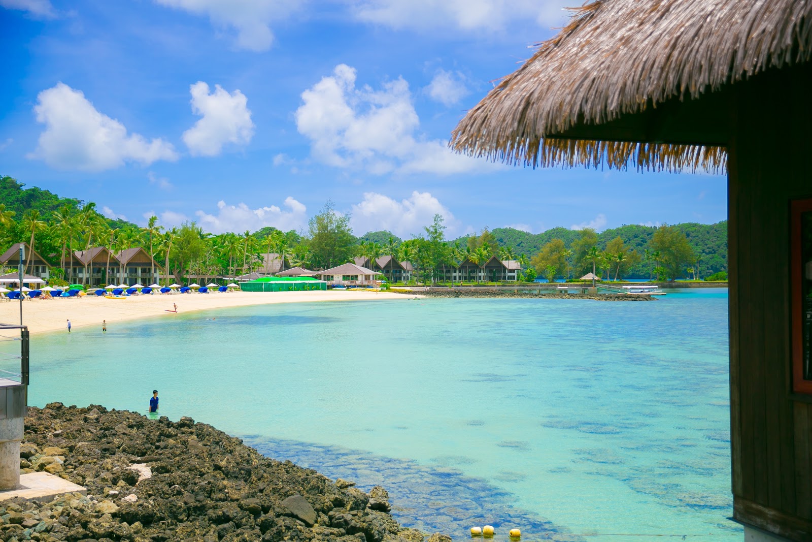 Foto van Palau Pacific Resort met ruim strand