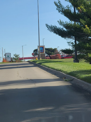 Supermarket «ALDI», reviews and photos, 8400 Douglas Ave, Urbandale, IA 50322, USA