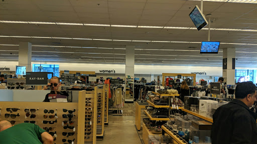 Department Store «Nordstrom Rack Downtown San Francisco», reviews and photos, 555 9th St, San Francisco, CA 94103, USA