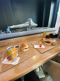 Plats et boissons du Restaurant de hamburgers Mangez et cassez-vous à Paris - n°13