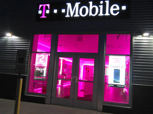 Cell Phone Store «T-Mobile», reviews and photos, 45 Marginal Way #3, Portland, ME 04101, USA