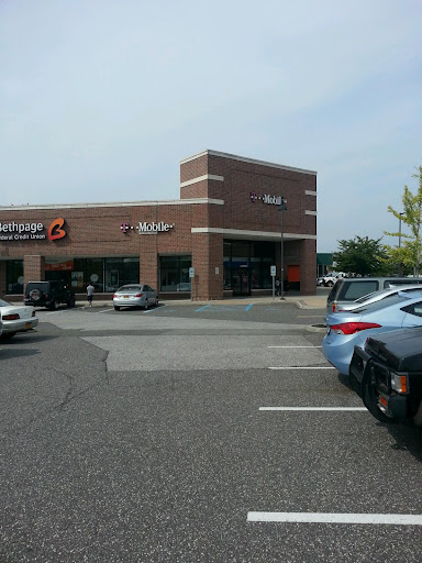 T-Mobile, 237 S Research Pl, Central Islip, NY 11722, USA, 