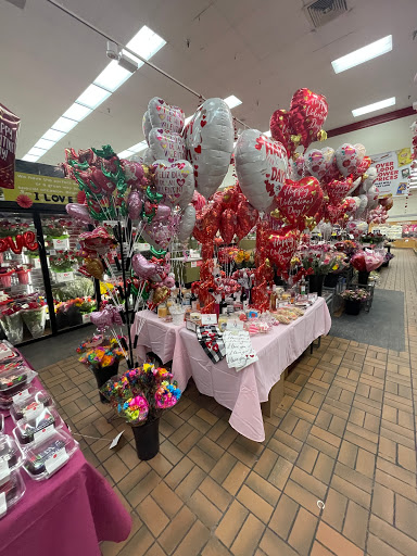 Grocery Store «Schnucks», reviews and photos, 1160 Shackelford Rd, Florissant, MO 63031, USA