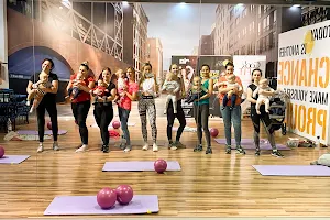 Gibka Mama - Fitness w ciąży i po porodzie z dzieckiem Poznań image