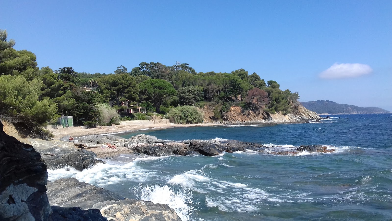 Foto von Plage du Vergeron mit kleine, graue kiesel Oberfläche