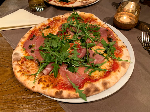 Edelweiss Lounge Restaurant Hotel Pizza Cafe Billard en Mayrhofen