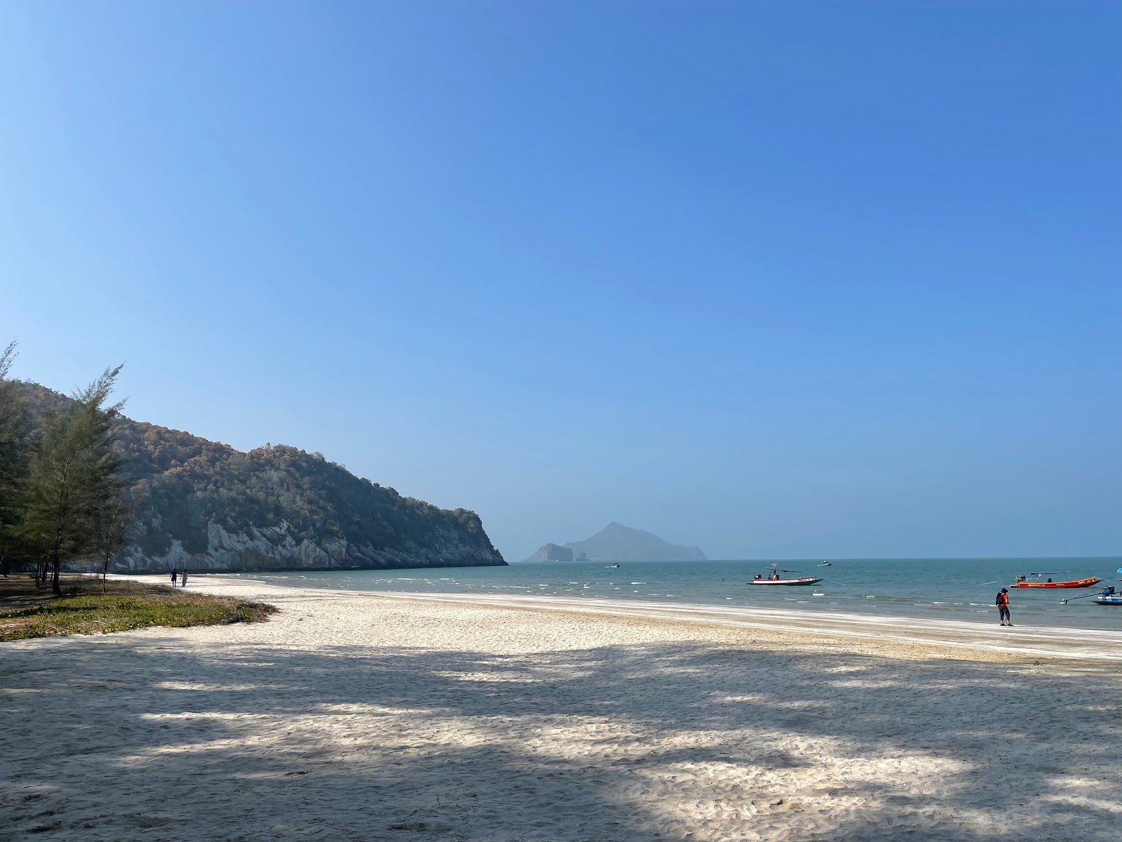 Foto von Hat Laem Sala Beach mit beiger sand Oberfläche