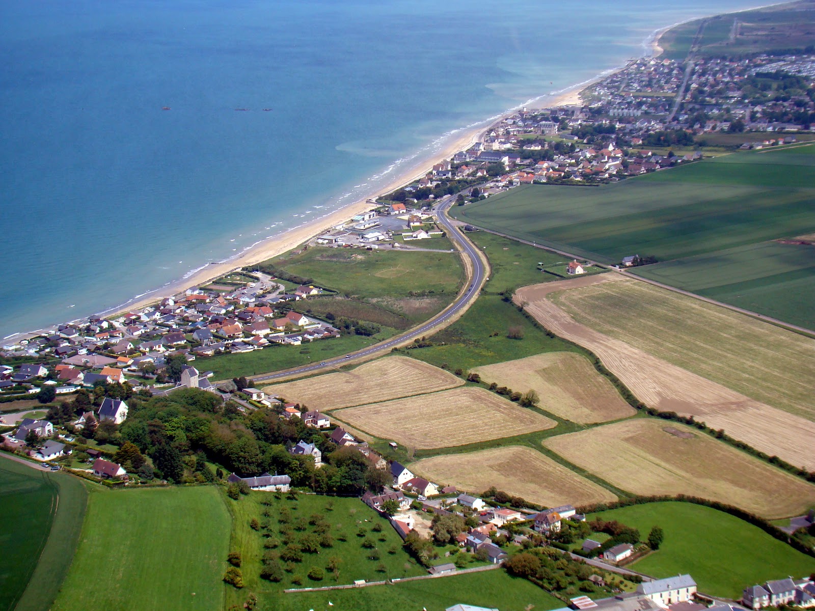 Foto von Normandy beach und die siedlung