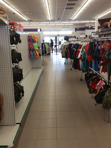 Thrift Store «Lake Hallie Goodwill Retail Store & Training Center», reviews and photos, 2759 S Prairie View Rd, Chippewa Falls, WI 54729, USA