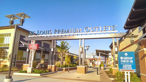 Shopping Mall «St. Louis Premium Outlets», reviews and photos, 18521 Outlet Blvd, Chesterfield, MO 63005, USA