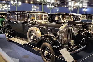 Musée National de l'Automobile - Collection Schlumpf - Parking image