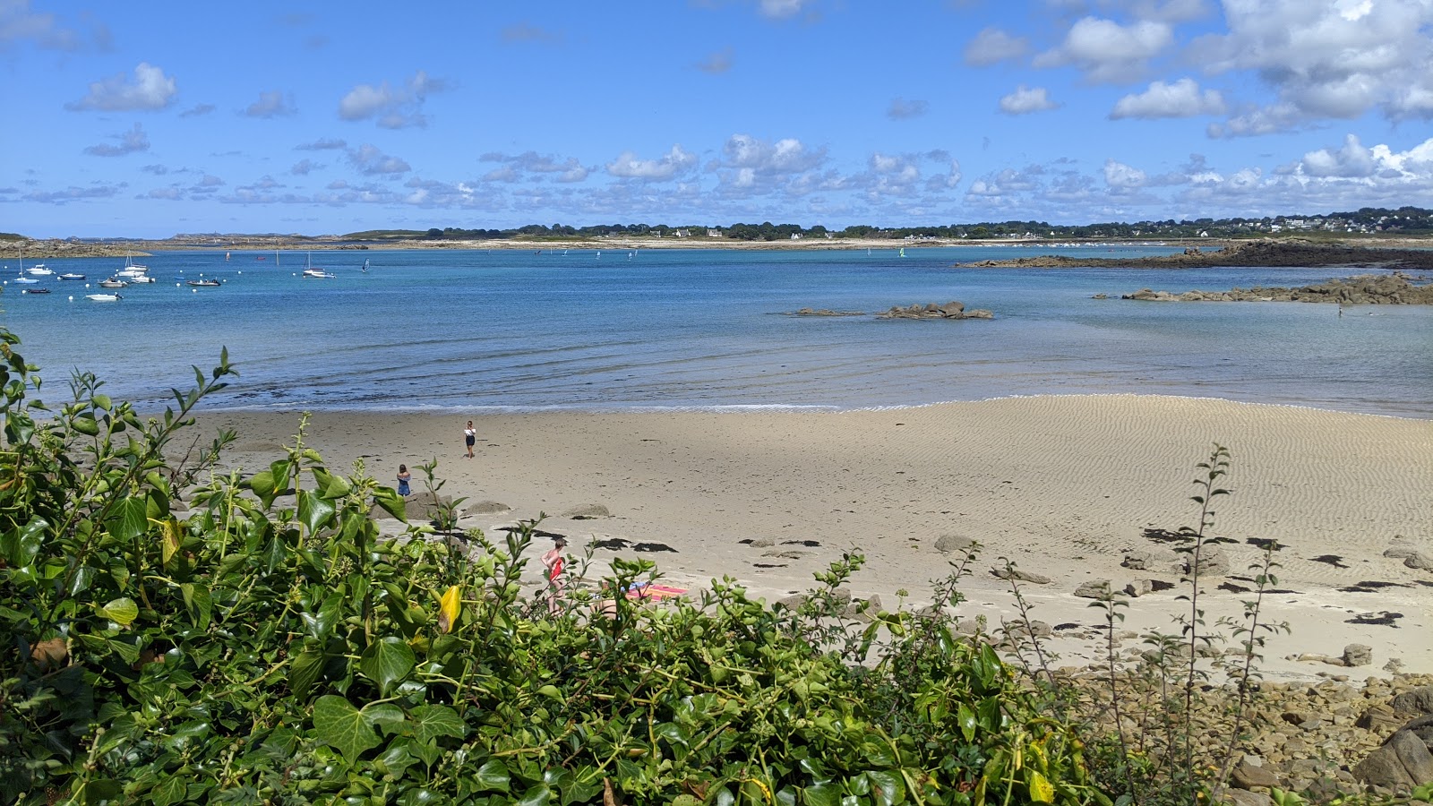 Photo of Plage de Pors Gelen with very clean level of cleanliness