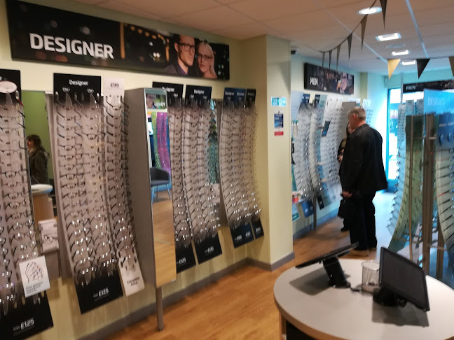 Comments and reviews of Specsavers Opticians and Audiologists - Newport - Isle of Wight