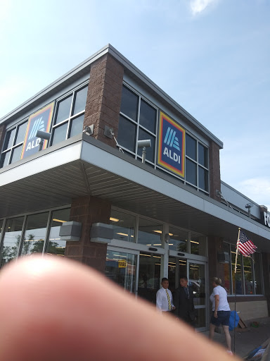 Supermarket «ALDI», reviews and photos, 1851 Sunrise Hwy, Bay Shore, NY 11706, USA