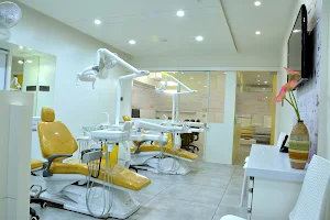 Signature Smile Orthodontic and Multi Speciality Dental Studio image
