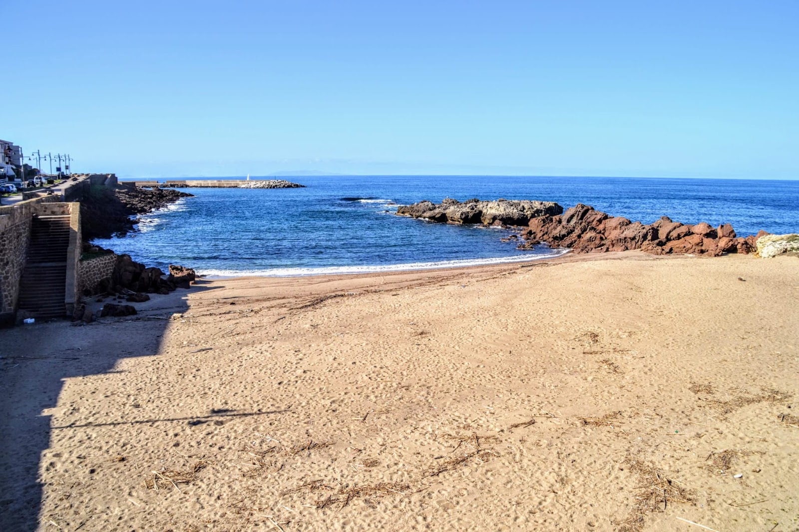 Spiaggia La Marina Di Castelsardo'in fotoğrafı - Çocuklu aile gezginleri için önerilir