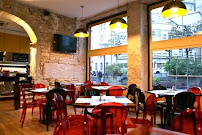 Atmosphère du Restaurant FRITE ALORS ! TERREAUX - Poutines québécoises - Frites belges - Burgers à Lyon - n°14