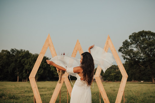 Bridal Shop «The Barefoot Bride», reviews and photos, 4726 Poplar Ave #4, Memphis, TN 38117, USA