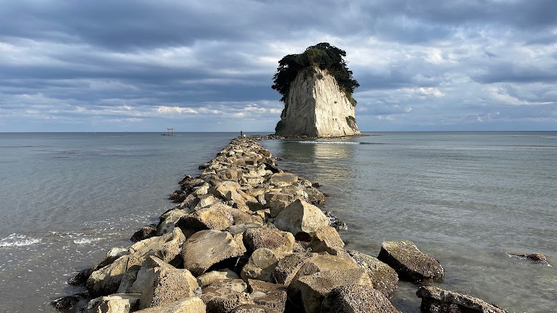 見附島