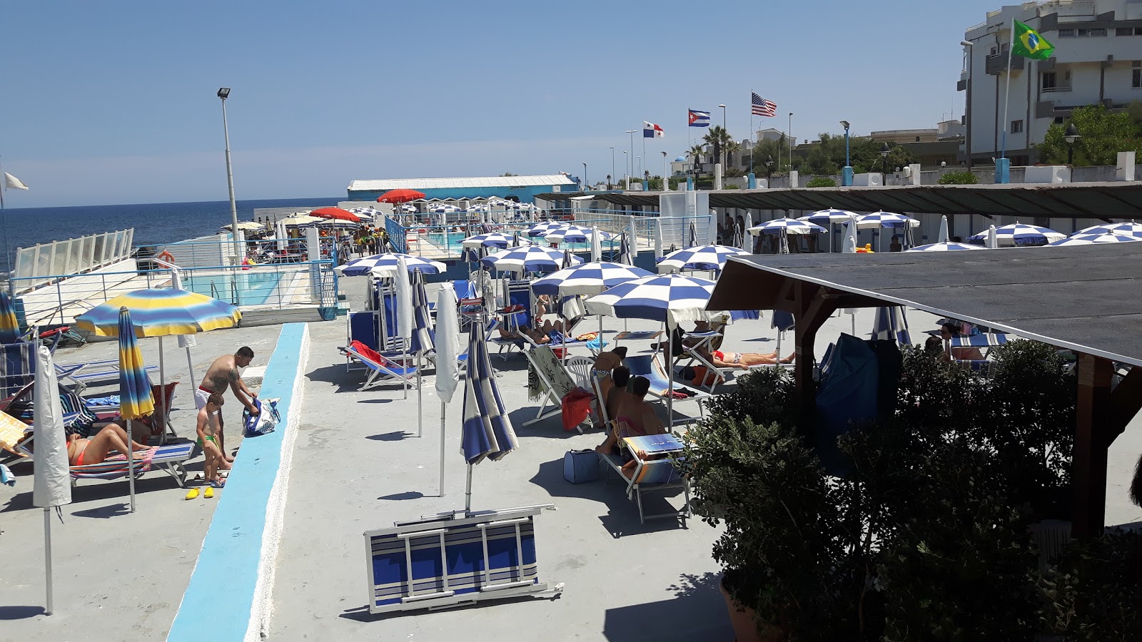 Φωτογραφία του Sun beach με ευρύχωρη ακτή