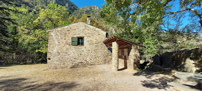 Refuge du Mas Malet à Estoher