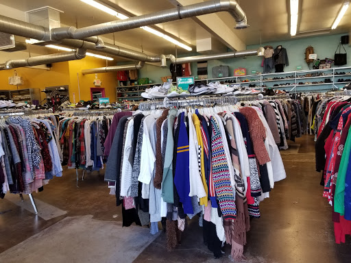 Used Clothing Store «Buffalo Exchange San Diego - Pacific Beach», reviews and photos, 1079 Garnet Ave, San Diego, CA 92109, USA