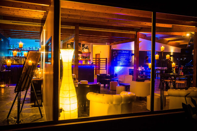 B2 Restaurante & Lounge Bar