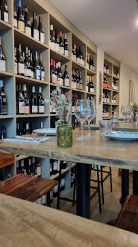 Atmosphère du L'Ami Pinot - Restaurant / Bar à vin à L'Isle-Adam - n°17