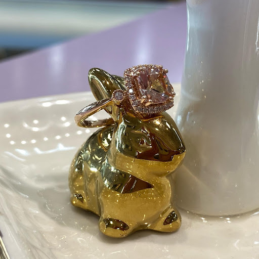 Jewelry Store «Royal Jewelers», reviews and photos, 4505 Shelbyville Rd Ste 101, Louisville, KY 40207, USA