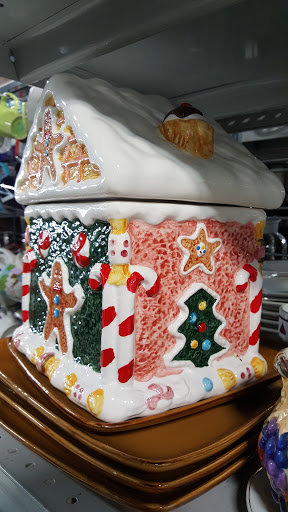 Donations Center «Goodwill Store & Donation Center», reviews and photos