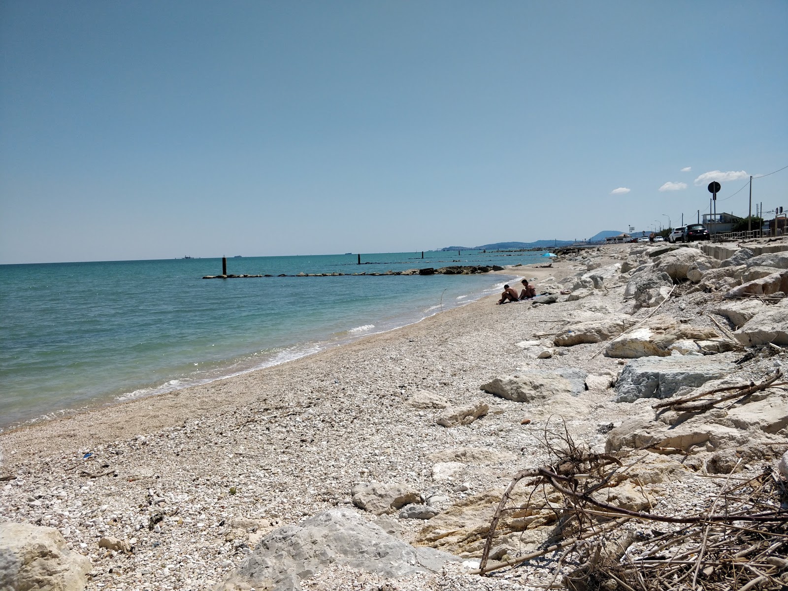 Chalet Beach'in fotoğrafı - rahatlamayı sevenler arasında popüler bir yer