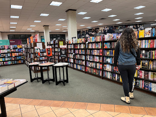 Book Store «Barnes & Noble», reviews and photos, 1180 Raritan Rd, Clark, NJ 07066, USA