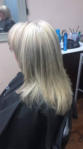 Hair Salon «Hot Heads Salon», reviews and photos, 390 N Courtland St, East Stroudsburg, PA 18301, USA