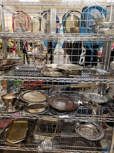 Thrift Store «Goodwill Store & Donation Center», reviews and photos, 675 W North Ave, Elmhurst, IL 60126, USA