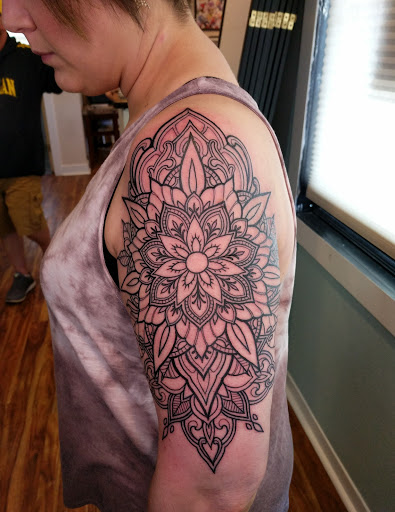 Tattoo Shop «Daybreak Tattoo», reviews and photos, 5817 S Westnedge Ave, Portage, MI 49002, USA