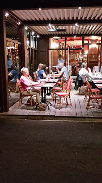 Atmosphère du Restaurant français Le Saint Laurent à Saint-Laurent-sur-Saône - n°8