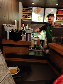 Atmosphère du Restaurant servant le petit-déjeuner Starbucks à Paris - n°13