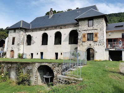 Le prieuré à Aiton