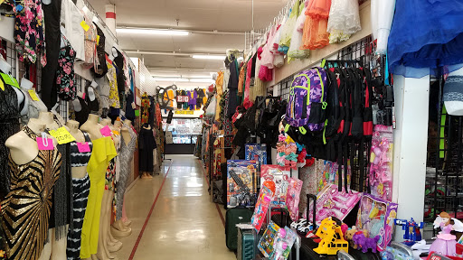 Shopping Mall «Magic Mall Plaza», reviews and photos, 2155 W Colonial Dr, Orlando, FL 32804, USA