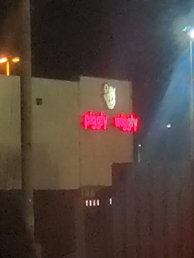 Supermarket «Piggly Wiggly», reviews and photos, 725 8th St, Monroe, WI 53566, USA