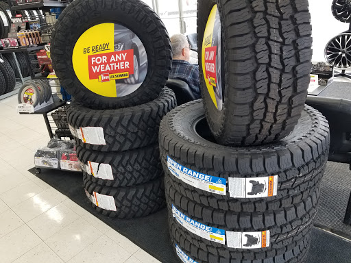 Tire Shop «Les Schwab Tire Center», reviews and photos, 1056 E Woodin Ave, Chelan, WA 98816, USA
