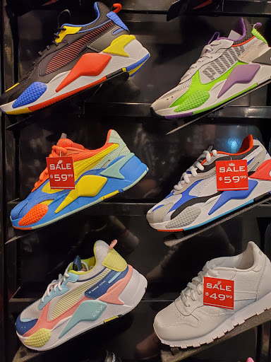 Shoe Store «Foot Locker», reviews and photos, 990 Gulfgate Center Mall, Houston, TX 77087, USA