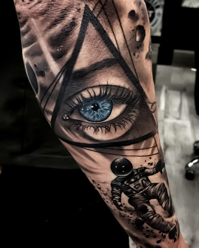 Explore female sleeve tattoo ideas, creative tattoo ideas in Miami, available at Inkaholik Tattoos